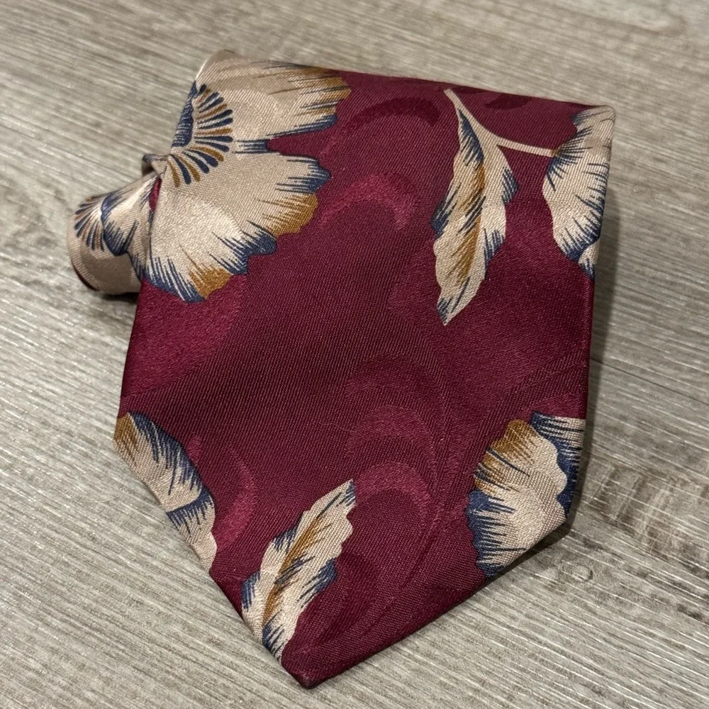 Vintage Bugatti Men's Necktie 100% Silk Burgundy Feather Floral 55 x 3. 5/8 NEW